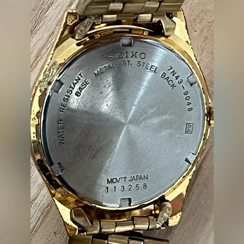 Seiko Vintage Men’s Watch Gold-Tone Dial Bracelet Markers Day Date Windows